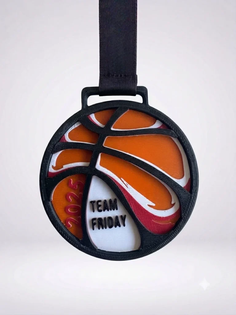 Medalla de básquet con pelota en relieve a todo color