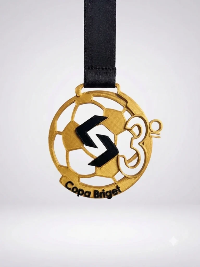 Medalla dorada calada con pelota de fútbol, Copa Briget