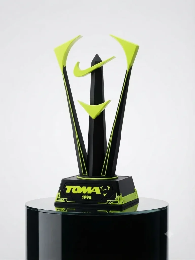Trofeo negro y verde flúor para el torneo de fútbol callejero TOMA de Nike