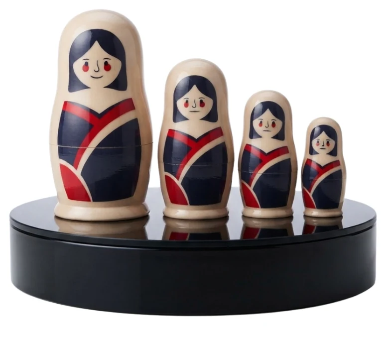 Set de matrioskas de merchandising corporativo fabricado por Estudio CORD